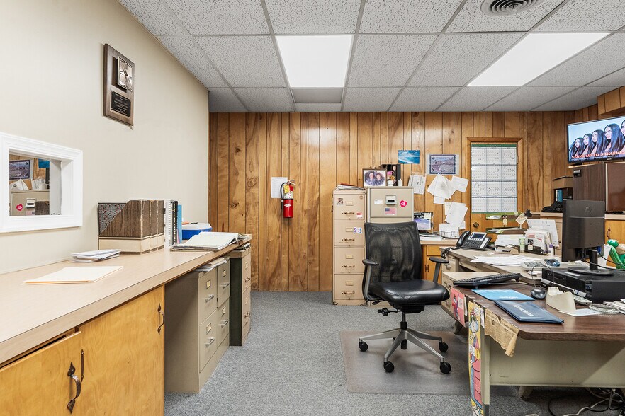 More Photos Of 257 W Nicholson Rd, Audubon Office For Sale