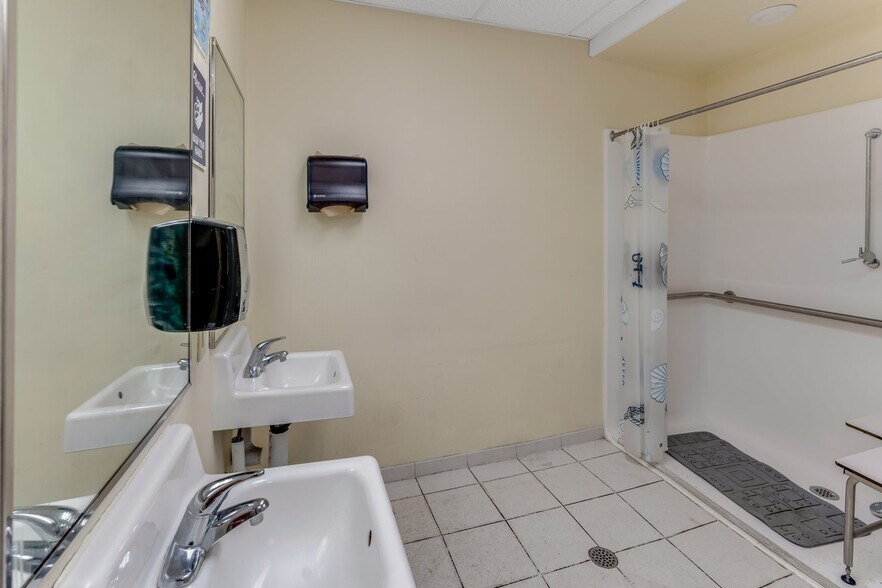 More Photos Of 110 Richardson Ave, Swedesboro Warehouse For Lease