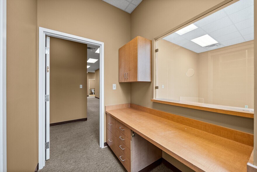 More Photos Of 2231 Stokes Rd, Clarksville Storefront Retail Office For Lease