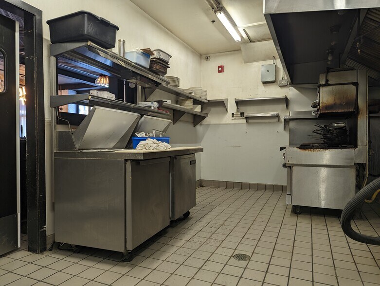 More Photos Of 705-707 S 5th St, Philadelphia Storefront For Lease