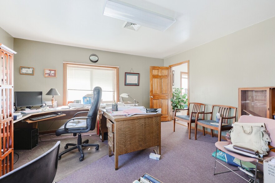 More Photos Of 310-312 Wilbur Ave, Swansea Office For Lease