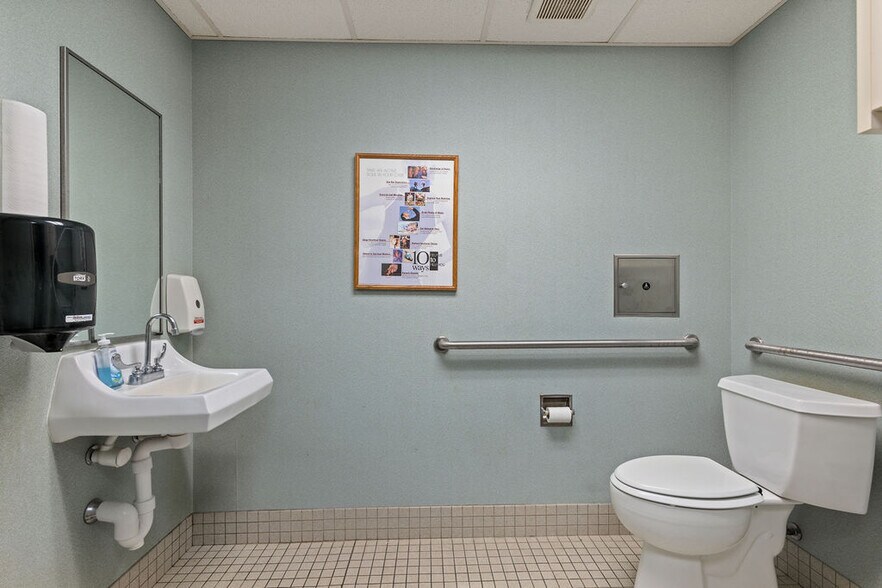 More Photos Of 2559 37th Ave, Columbus Medical For Sale