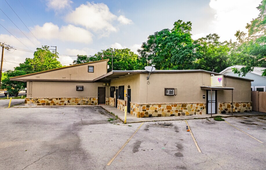 More Photos Of 1006 West Ave, San Antonio Freestanding For Lease