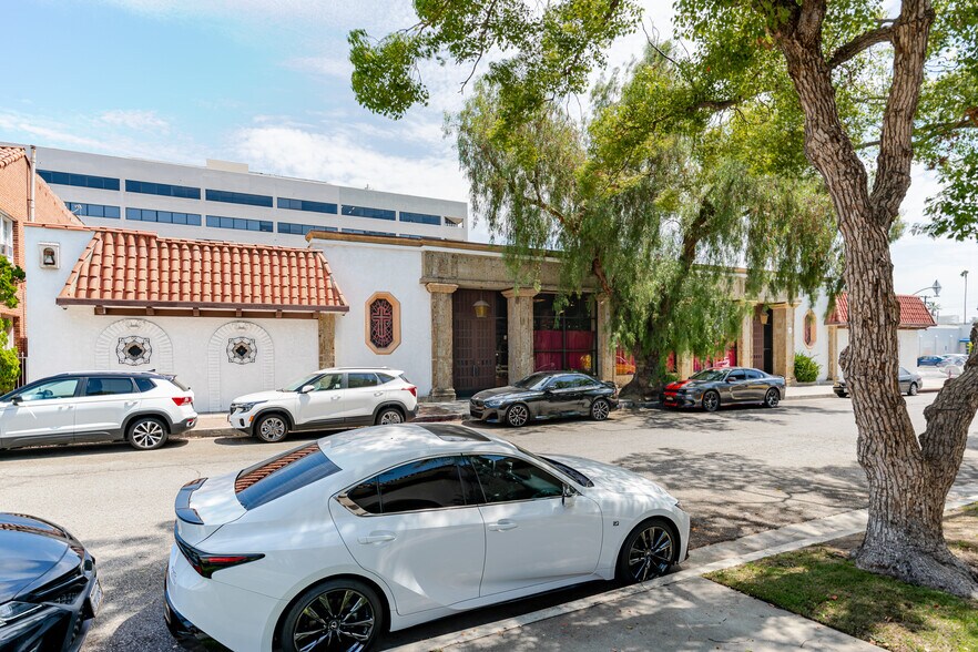 More Photos Of 333 E Colorado St, Glendale Unknown For Lease