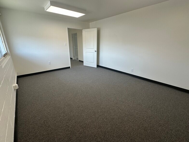 More Photos Of 1221-1225 E Ash Ave, Fullerton Warehouse For Sale