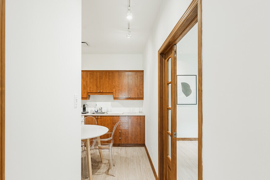 More Photos Of 675 Boul Samson, Laval Office For Sale