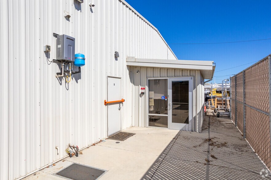 More Photos Of 301 E Laurel Ave, Lompoc Warehouse For Sale
