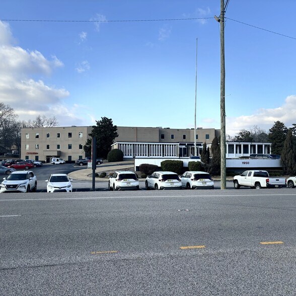 More Photos Of 1900-1950 Crestwood Blvd, Birmingham Office For Lease