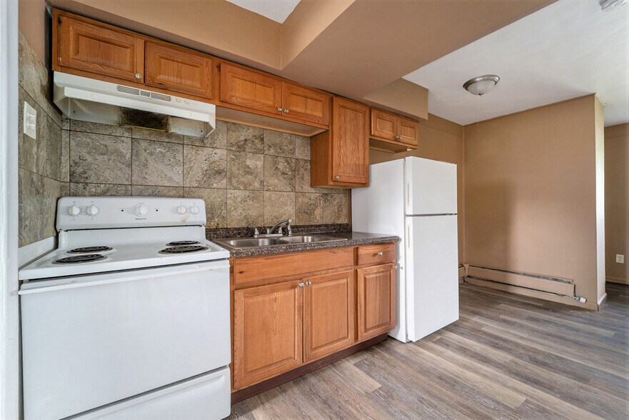 More Photos Of 19625 Conant, Detroit Multifamily For Sale