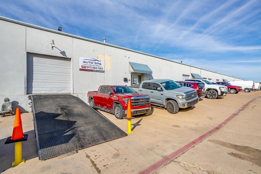 More Photos Of 10709 Tube Dr, Fort Worth Distribution For Lease
