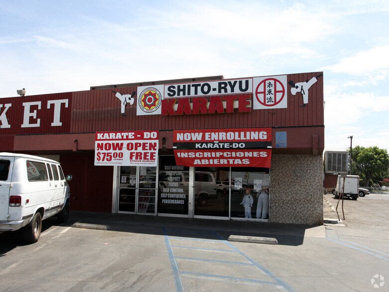 More Photos Of 10315-10425 Main St, Lamont Unknown For Lease