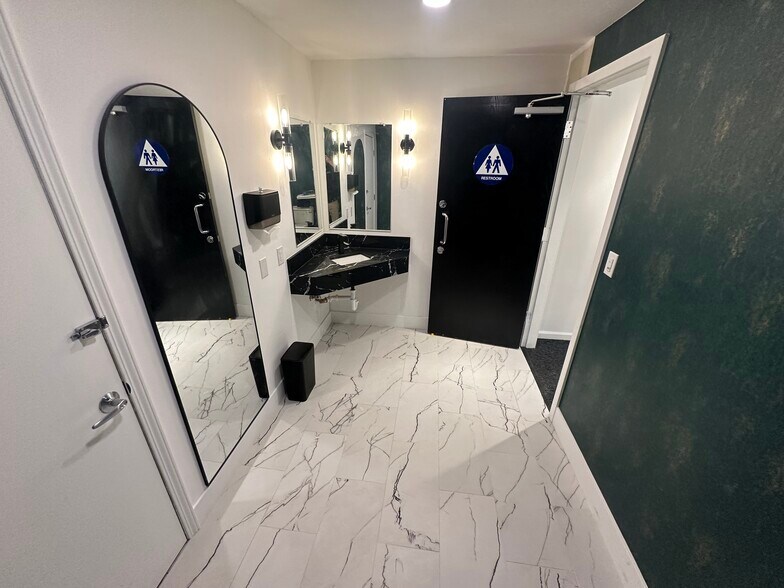 More Photos Of 1912 F St, Sacramento Office For Lease