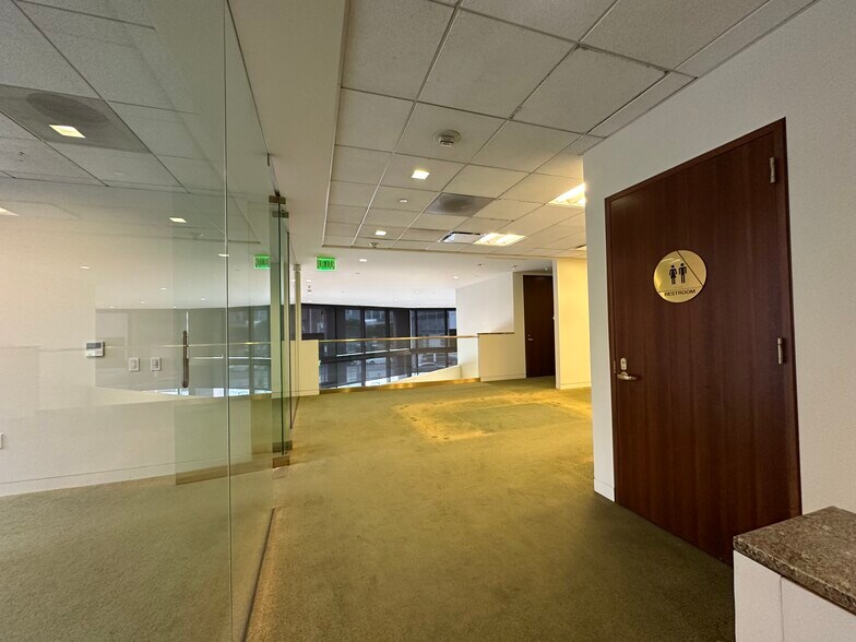 More Photos Of 888 S Figueroa St, Los Angeles Office For Lease