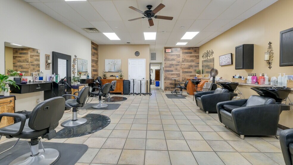 More Photos Of 42 S York Rd, Hatboro Storefront For Sale