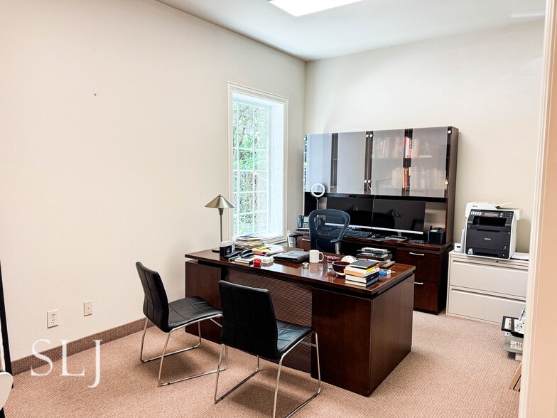 More Photos Of 4311 W Lovers Ln, Dallas Office For Lease