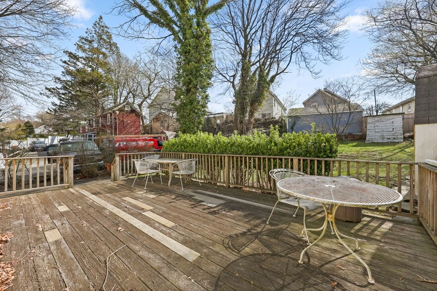 More Photos Of 15 Henry St, Greenwich Multifamily For Sale