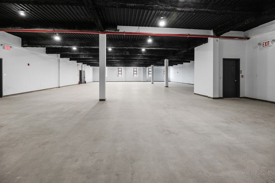 More Photos Of 590 Smith St, Brooklyn Flex For Lease