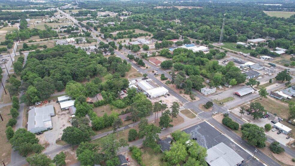 More Photos Of 910 Richland Ave E, Aiken General Retail For Lease