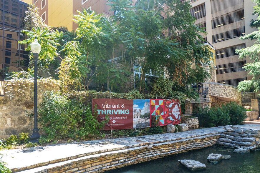 More Photos Of 211 N Saint Marys St, San Antonio Storefront For Lease