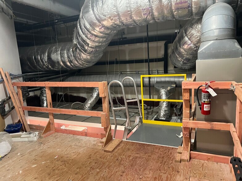 More Photos Of 818-888 S Harrison St, Fort Wayne Office For Lease