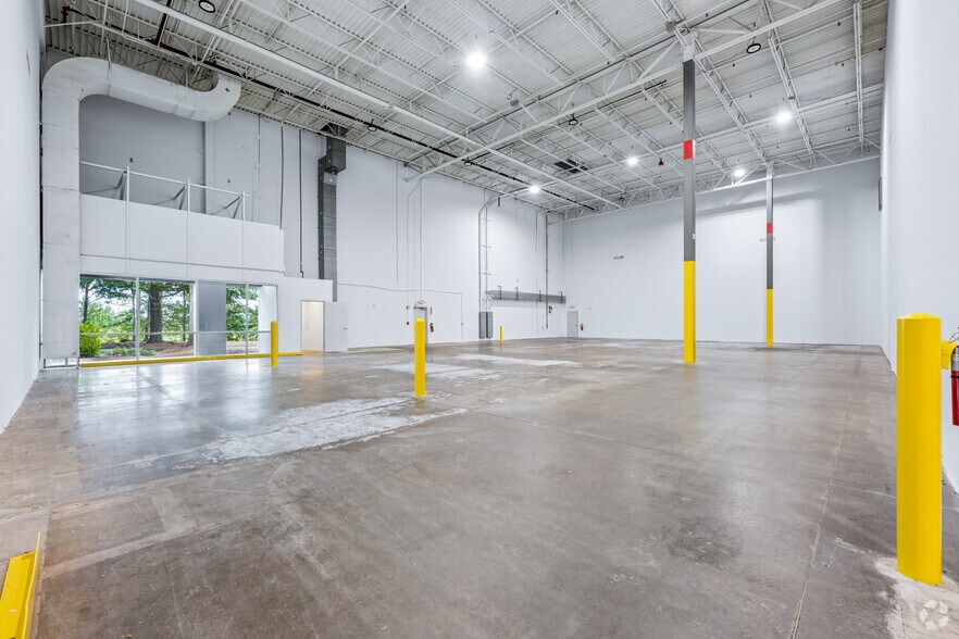 More Photos Of 125 Southside Ct, McDonough Distribution For Lease