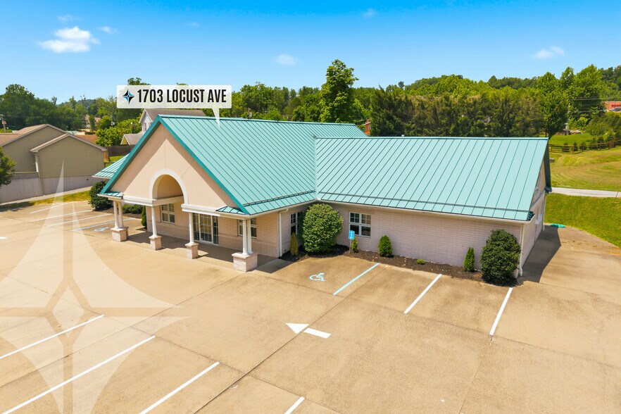 Primary Photo Of 1703 Locust Ave, Fairmont Medical For Sale