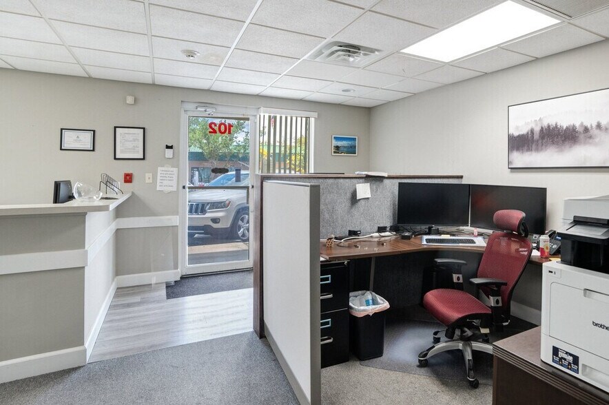 More Photos Of 1882 Porter Lake Dr, Sarasota Light Manufacturing For Lease