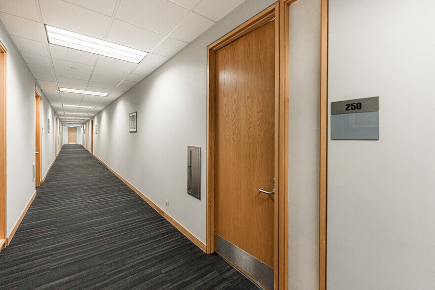 More Photos Of 290 Springfield Dr, Bloomingdale Medical For Lease