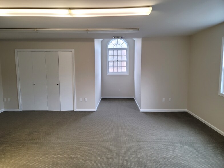 More Photos Of 1369 Southford Rd, Southbury General Retail For Sale