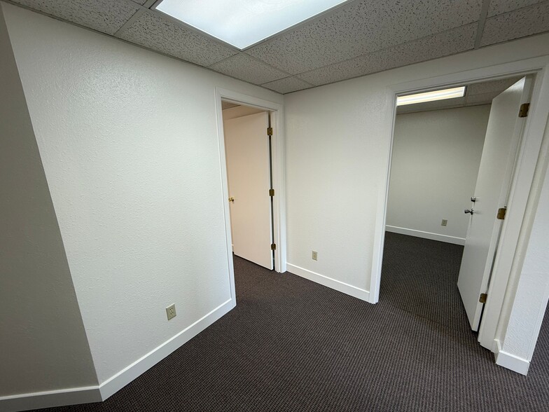 More Photos Of 1363-1367 Commercial St SE, Salem Office For Lease