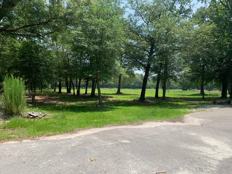 More Photos Of 1500 Chestnut Rd, Elgin Specialty For Sale