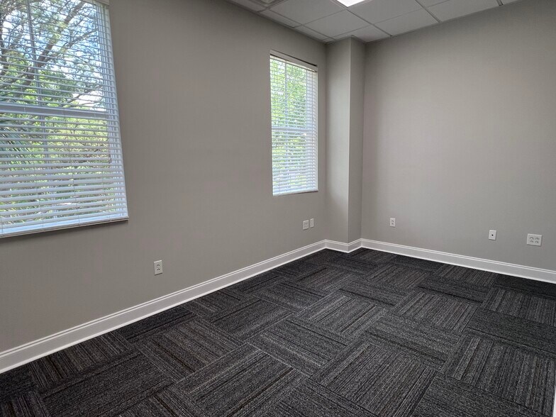 More Photos Of 234 Seven Farms Dr, Daniel Island Loft Creative Space For Lease