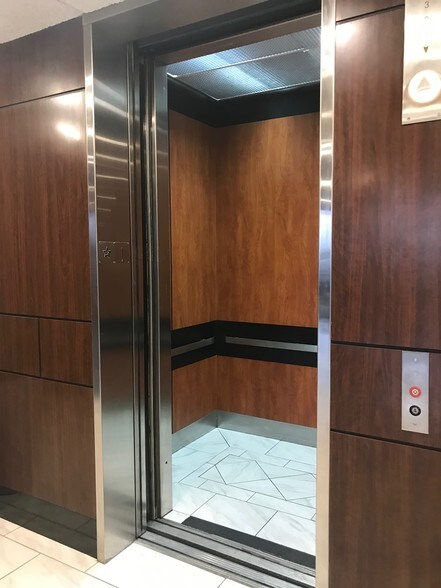 More Photos Of 5805 Callaghan Rd, San Antonio Office For Lease