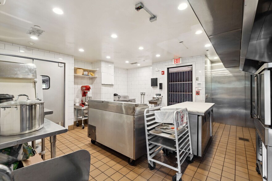 More Photos Of 203 Bridgehampton Tpke, Bridgehampton Restaurant For Lease