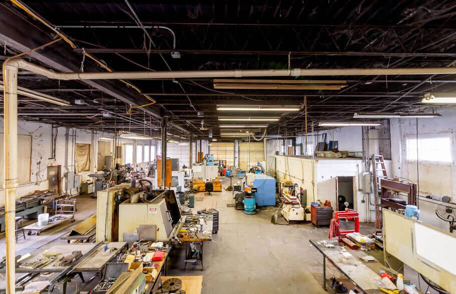 More Photos Of 1604 Northwestern Pky, Louisville Manufacturing For Sale