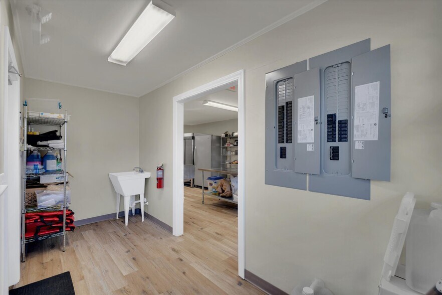 More Photos Of 323 W Georgia Rd, Simpsonville Restaurant For Lease