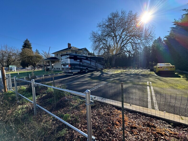 More Photos Of 1410 River Rd, Eugene Office For Lease