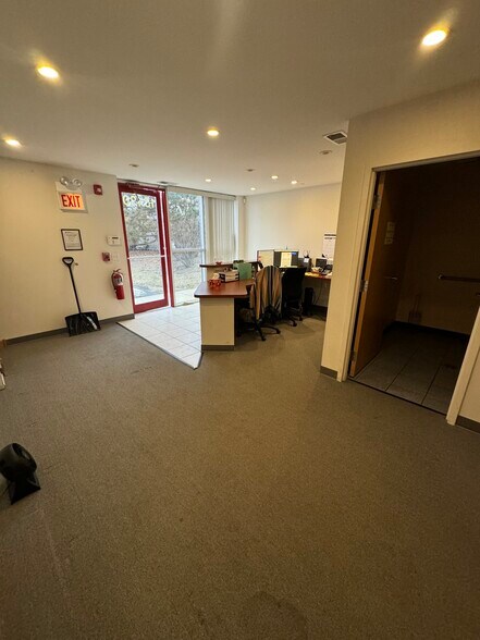 More Photos Of 15416-15420 S 70th Ct, Orland Park Warehouse For Lease