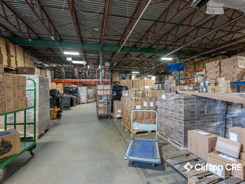 More Photos Of 1 Kero Rd, Carlstadt Showroom For Lease