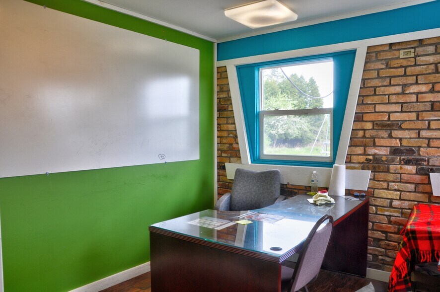 More Photos Of 1211 7th Ave, Two Harbors Fast Food For Sale