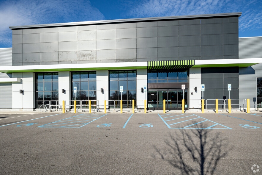 More Photos Of 3017 N Ocean Ave, Farmingville General Retail For Lease