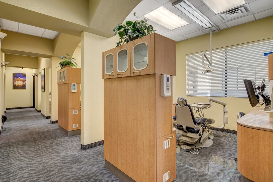 More Photos Of 8867 W Flamingo Rd, Las Vegas Office For Sale