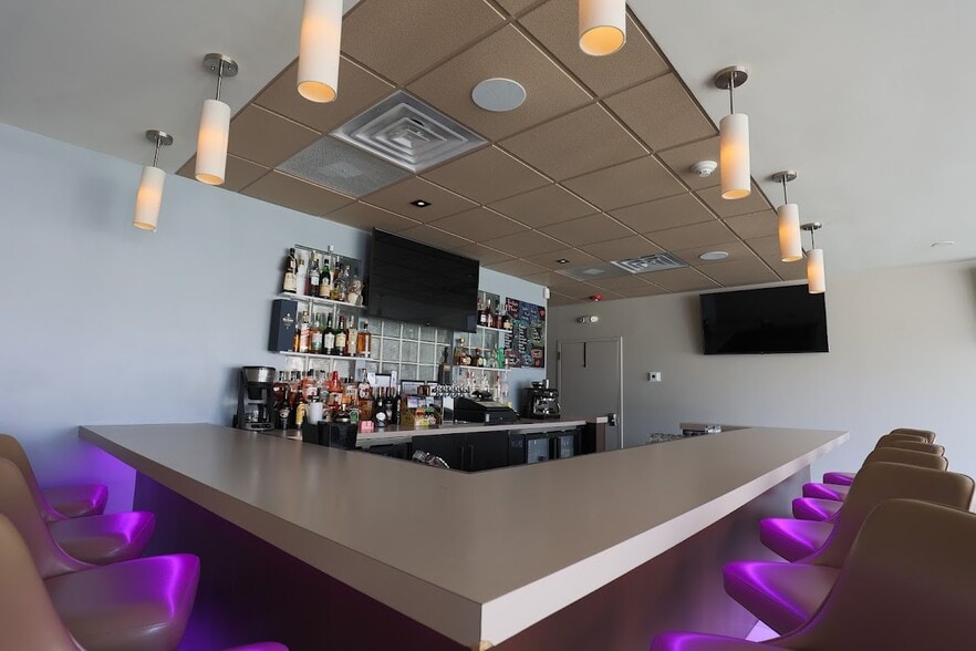 More Photos Of 8905 W Cermak Rd, Riverside Storefront Retail Office For Sale