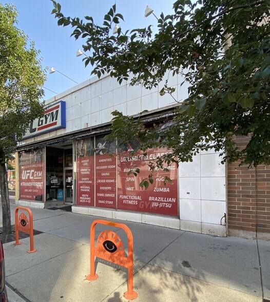 More Photos Of 3215-3219 N Broadway St, Chicago Health Club For Lease