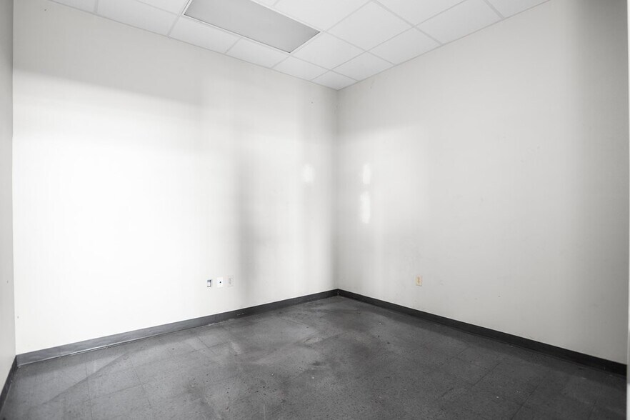 More Photos Of 2500 N Medford Dr, Lufkin Warehouse For Sale