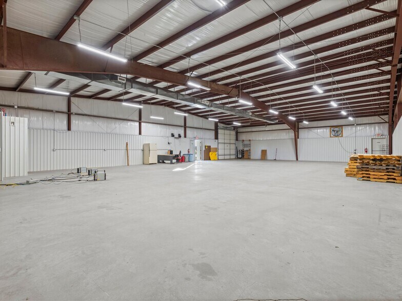 More Photos Of 7380 International Ct, Bartlesville Warehouse For Sale