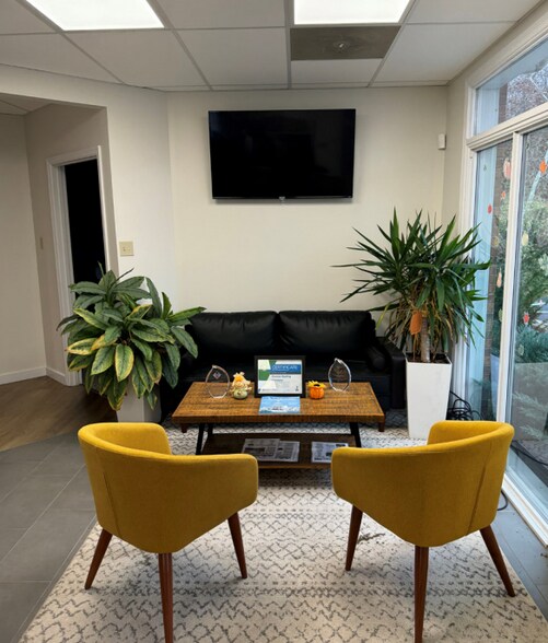 More Photos Of 11406 Gravois Rd, Saint Louis Office For Sale