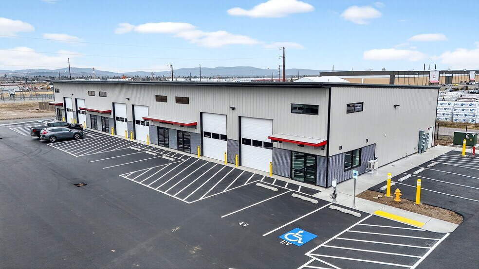 More Photos Of 4524 N Barker Rd, Spokane Valley Showroom For Lease