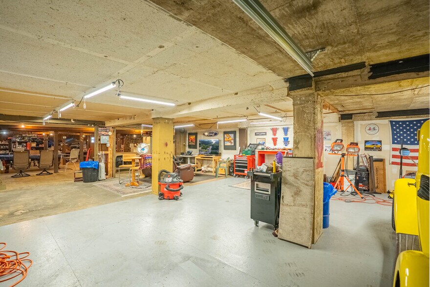 More Photos Of 8 Sunset Hills Ct, Sunrise Beach Storefront For Sale