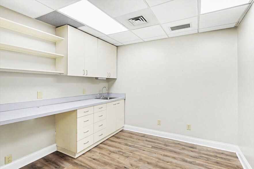 More Photos Of 470 Lake Concord Rd NE, Concord Medical For Lease
